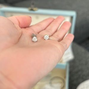14k white gold diamond earring studs. 0.90 carats